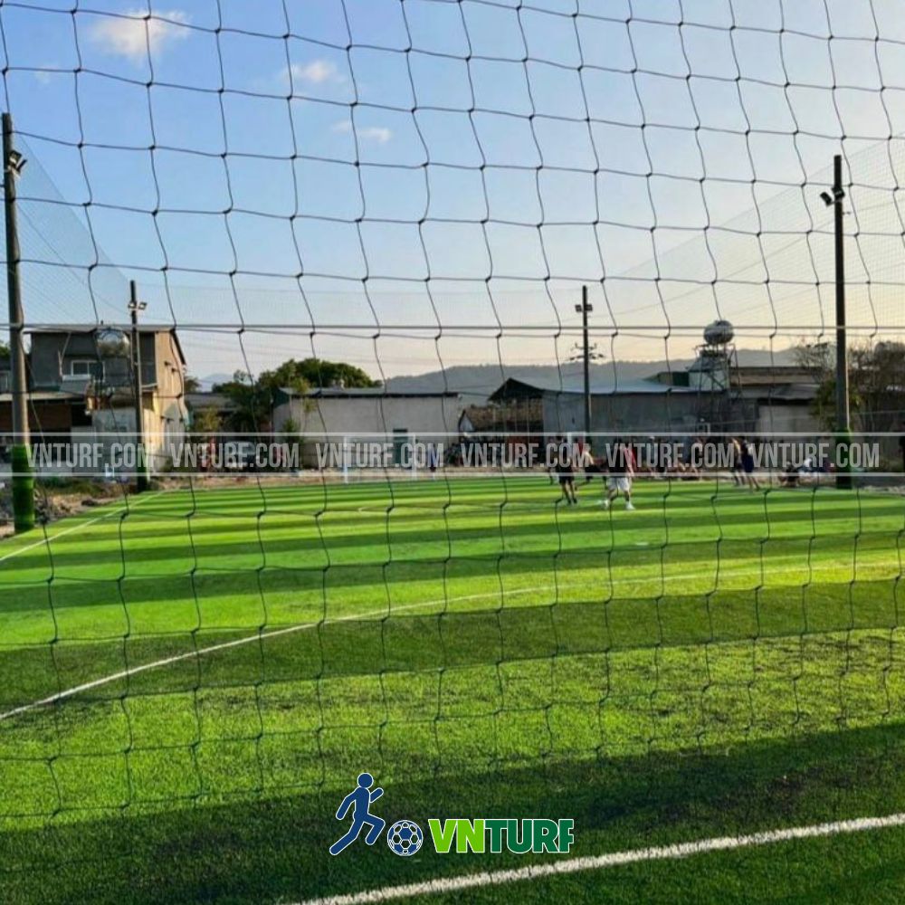 Lưới chắn sân bóng đá